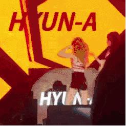 这就是爱！性感女神为小男友痴狂惨被炒鱿鱼，终于可以秀个够了？