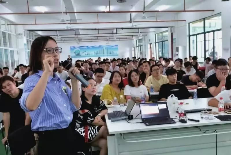 壮阔东方潮,壮阔东方潮40年奋进新时代