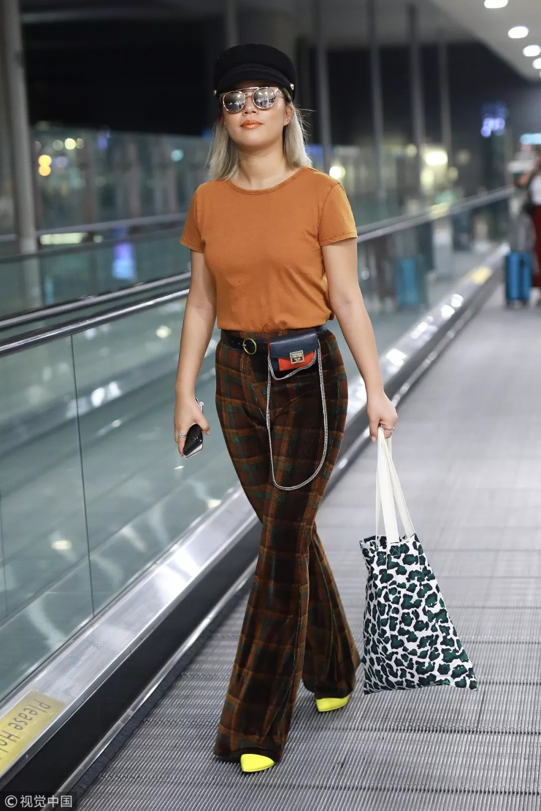 初秋的“C位”是杨超越的格子还是王丽坤的条纹？