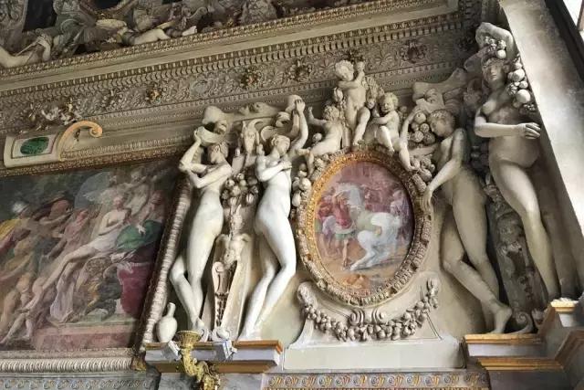 生活在别处完整版,法国西部自驾游