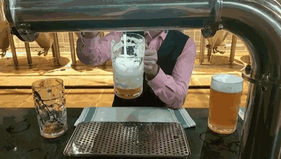 每天都有大量肉食动物到昆明废旧工厂，狂啃50CM高的火焰战斧牛排