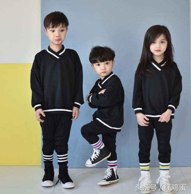 韩国童装新秋款怎么样穿 (韩国童装潮款穿搭)