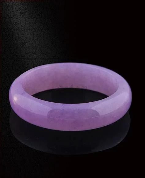 女人和玉石有着天然的缘分,女人和玉镯的唯美句子