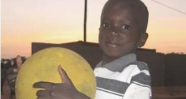 他在垃圾堆里出生成长，从小踢废弃物长大，如今却成杰拉德接班人