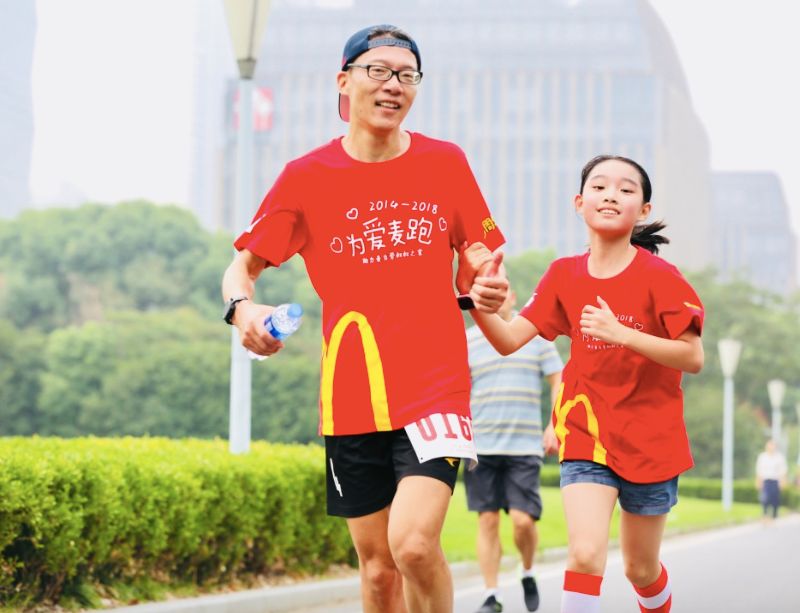 上海逾千组家庭“为爱麦跑”,麦当劳为爱麦跑呼和浩特