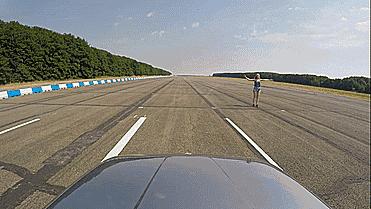 四代宝马M3同台竞技400米加速赛,你喜欢E30还是F80?