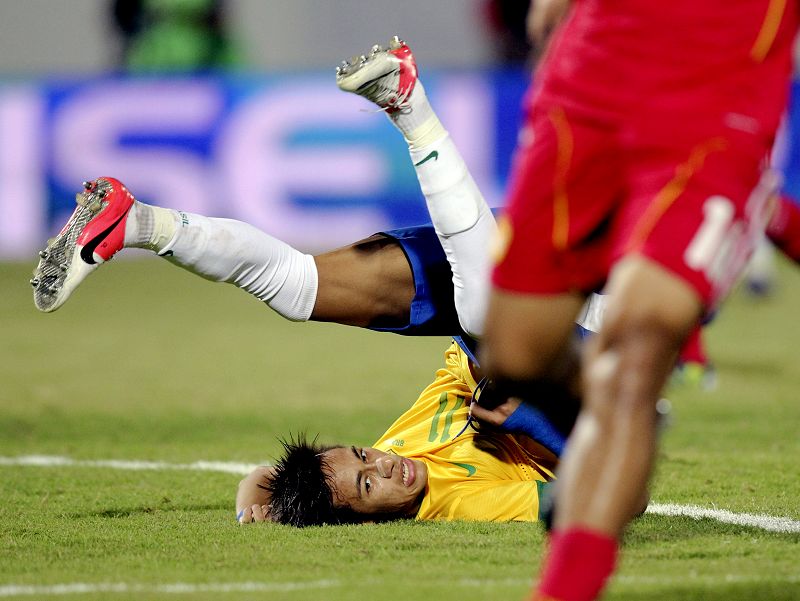 内马尔假摔世界杯,内马尔假摔背后