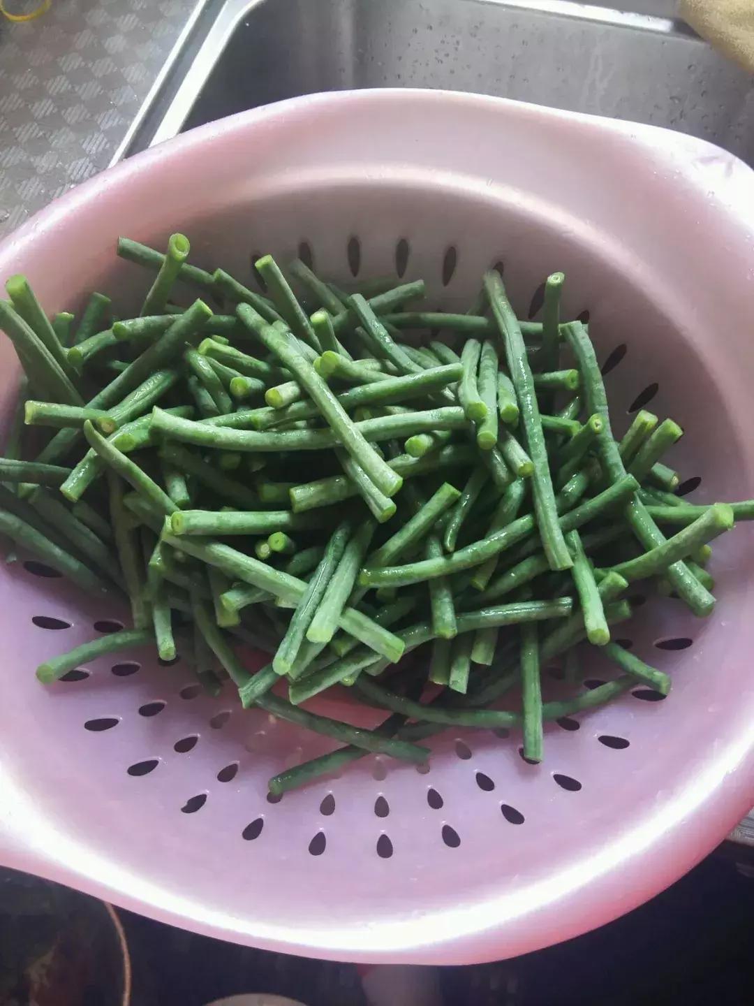 东北烀地瓜梗咸菜教程,东北烀咸菜疙瘩正宗做法