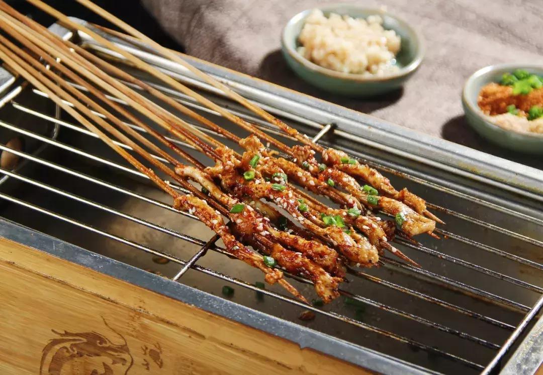 晚上烧烤人气爆棚的一家烧烤店,一到晚上就火爆的烧烤店