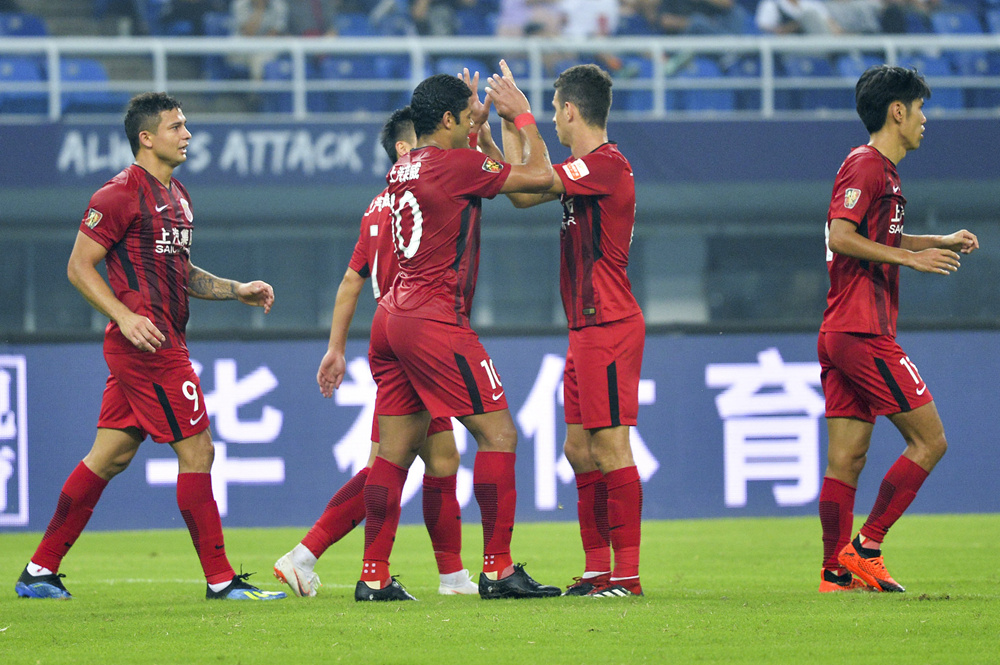 转投别家？胡尔克穿着小黑鞋亮相中超赛场