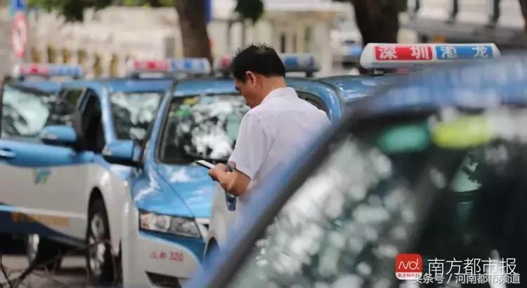 “山竹”过后首个工作日：广东人爬树都要去上班！