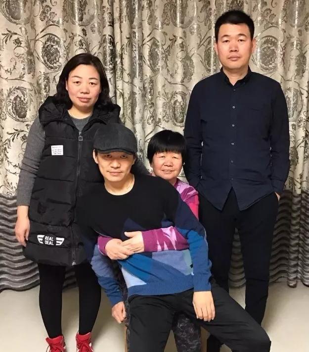 他曾是建筑工人，如今身价过亿，红遍大江南北！