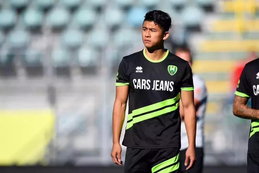 中韩足球失利瞬间,中韩对抗赛绝地求生蓝战非背锅