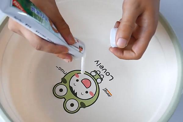 手机壳变黄了不要丢,手机壳发黄一招处理干净