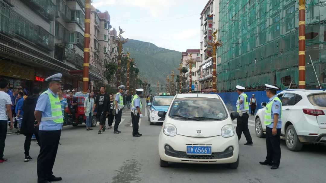 「秋风」巴塘县公安局圆满完成巴塘县“弦歌聆秋”系列活动安保任务