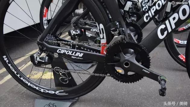 器材盛宴环英国上的车手战车