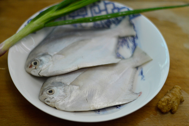 大鲳鱼怎么做好吃清蒸鲳鱼,清蒸淡水鲳鱼的正确做法