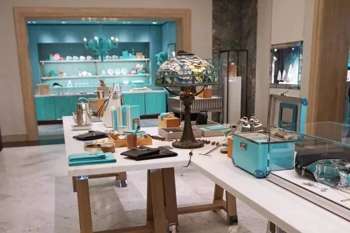 倪妮tiffany雨伞照汽车照,倪妮和蒂芙尼蓝