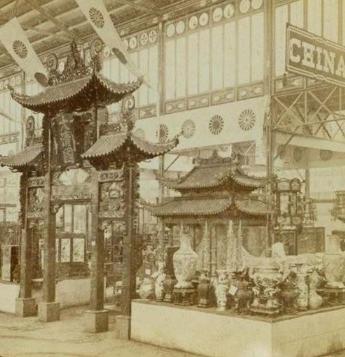 他代表中国第一次参加世博会，七百箱展品被抢购一空，却留一遗憾