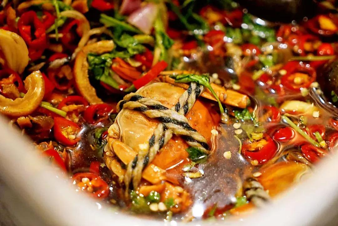 蟹黄味蟹香馥郁入口松脆,蟹黄的肥美鲜香