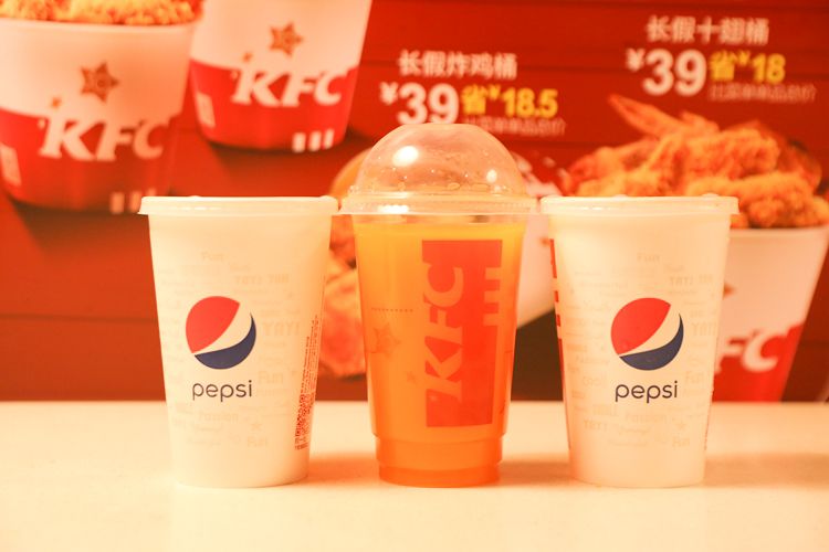 肯德基出了一个很划算的套餐,肯德基的咸蛋饭团