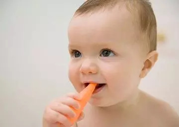 宝宝出牙时导致口腔溃疡,宝宝出牙牙齿痛喝什么粥