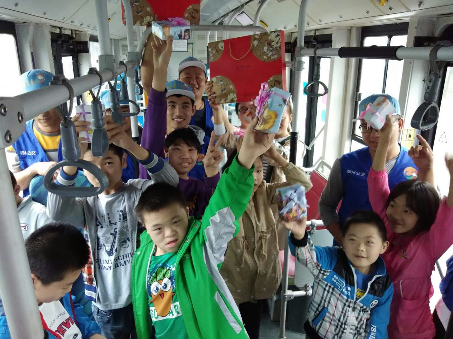 郑州公交二公司志愿者行动,郑州公交二公司志愿者