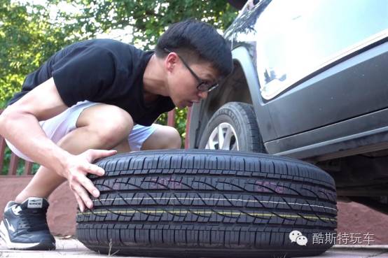 实测14年jeep自由光,jeep自由侠换备胎视频