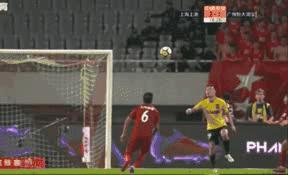 广州恒大与上海上港一战现争议判罚，VAR标准到底是什么？