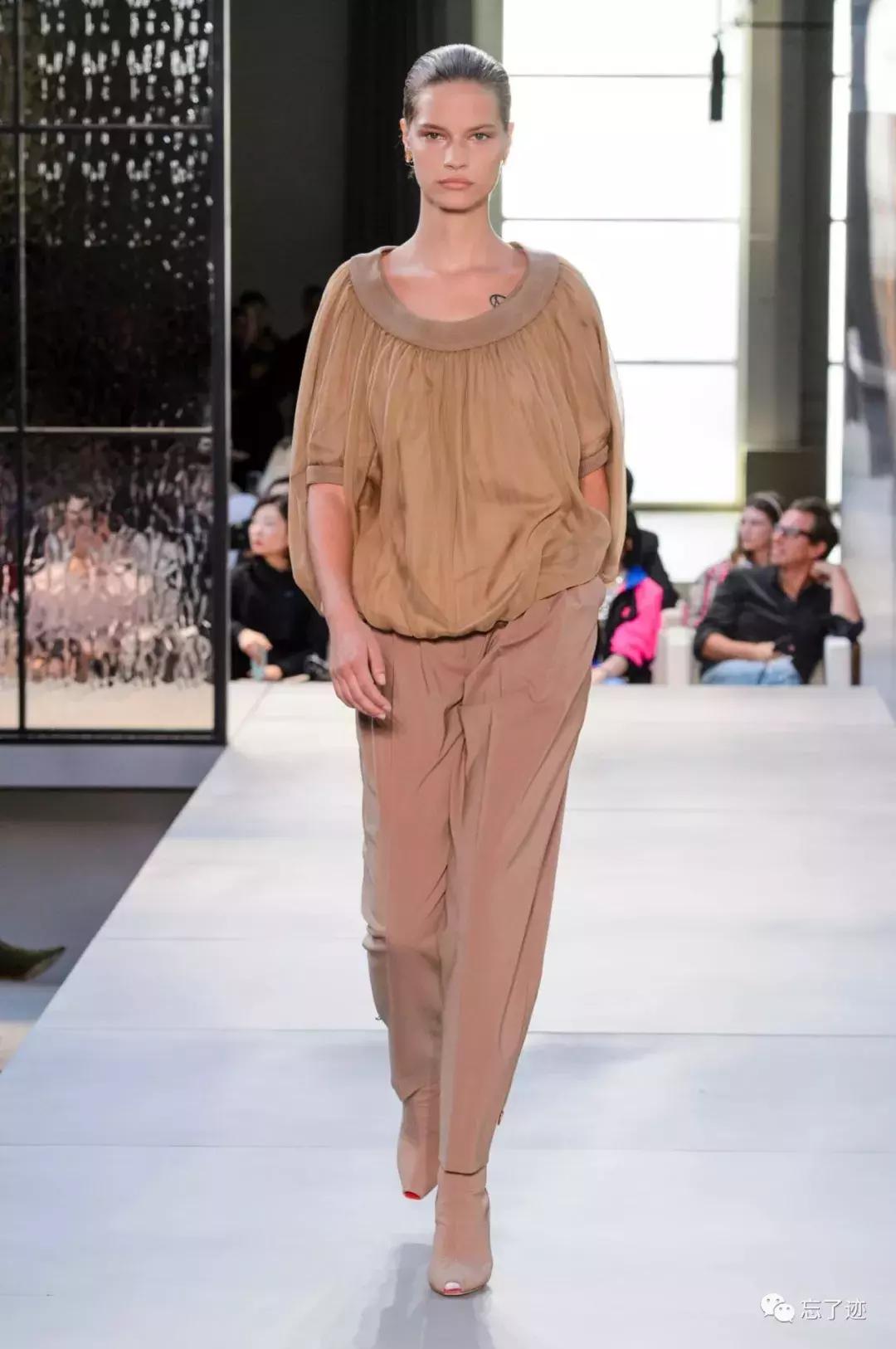 2019年burberry时装周,burberry春夏大秀背面