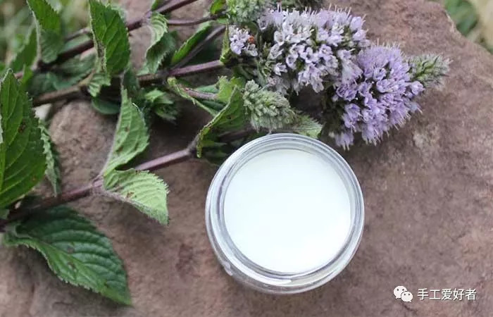 跟妈妈一起做护肤,和妈妈一起做皮肤管理