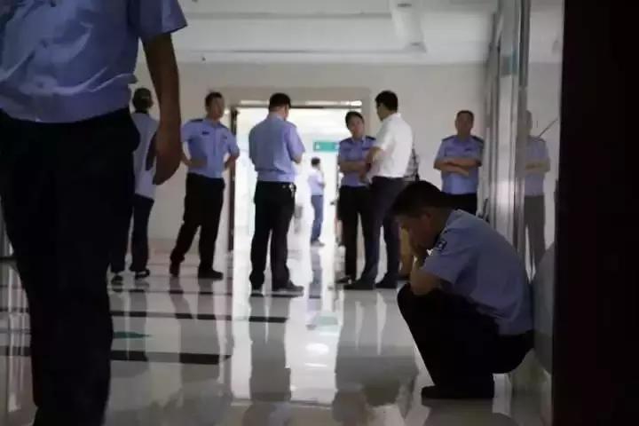 派出所所长突发脑溢血事件,民警突发脑溢血抢救无效殉职