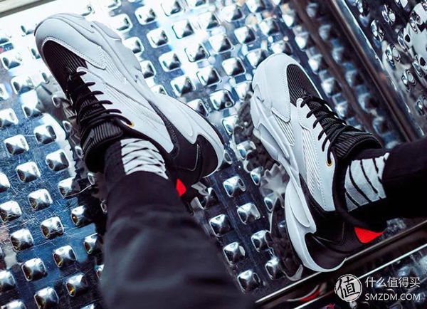 人潮汹涌穿衣打扮有多重要,哪款旅游鞋又百搭又好穿