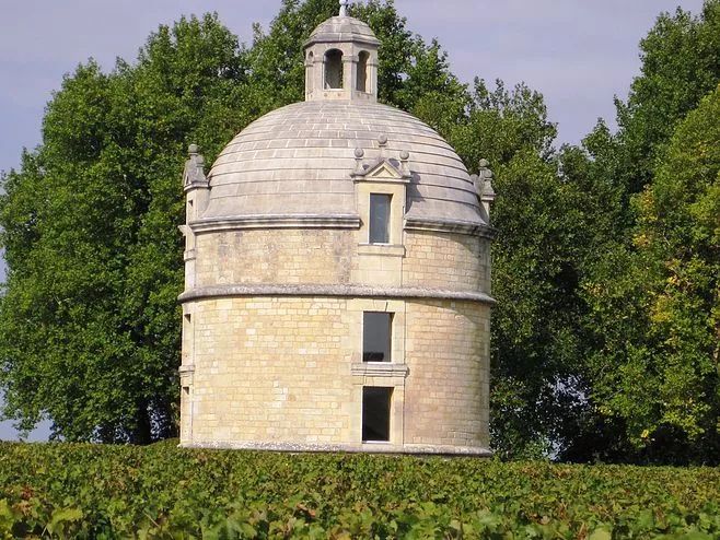 法国拉图酒庄1988年价格,法国拉图酒庄实拍