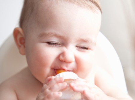 怎么给母乳不足的宝宝选奶粉,母乳不足怎么喂配方奶