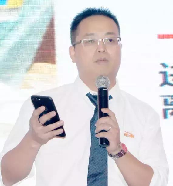 钜豪照明旗舰店直播间,推出活动提升门店营业额