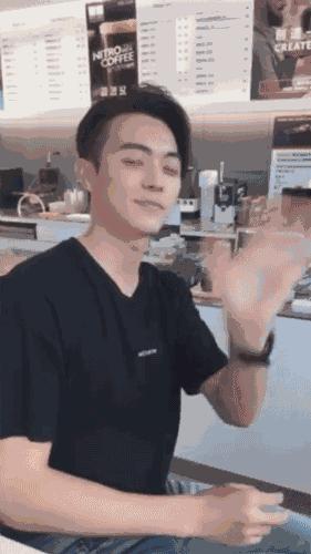 家暴炫富后，他又被粉丝教做人，这是今日份的快乐源泉！