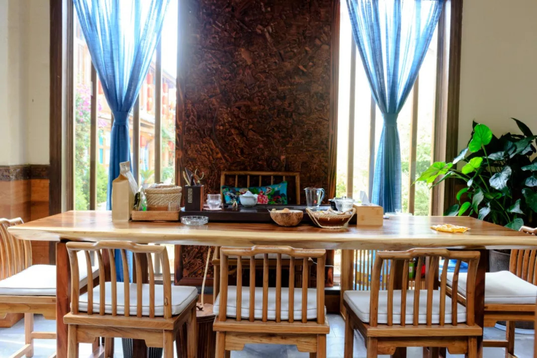 离开故里赴香港30载，玉龙雪山依然屹立为她守候丨丽江·久木居舍