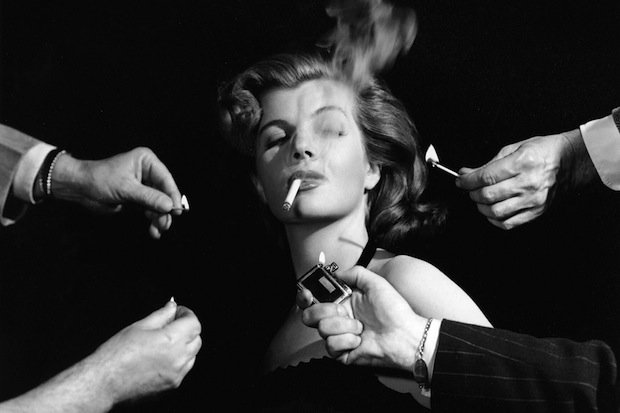 抽雪茄和抽烟哪个危害大,抽雪茄和抽烟一样会上瘾吗