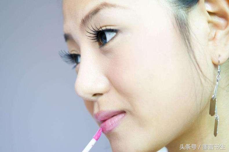 涂口红总是沾杯教你小窍门,口红正确涂抹方式不沾杯