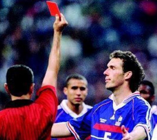 足球十大球星卡卡,足球史上十大红牌排名