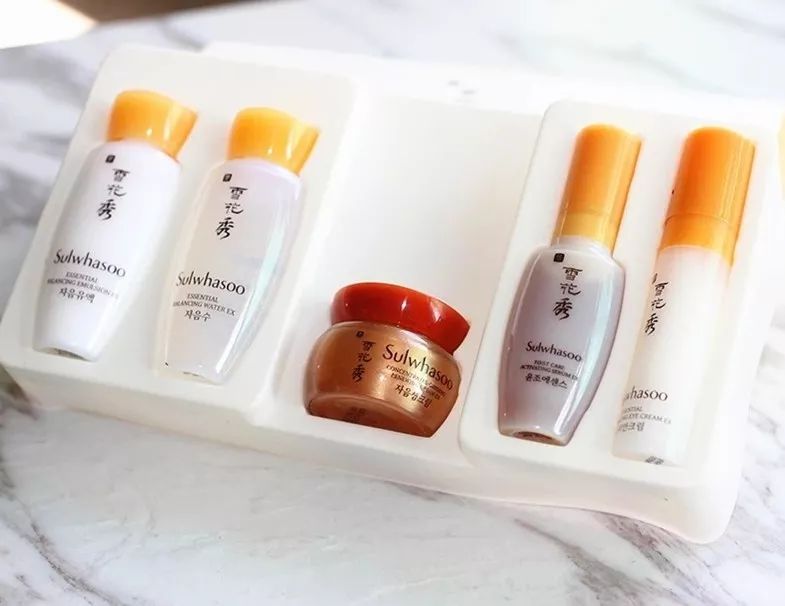 秋天穿搭胖妹妹气质好,秋天小个子穿卫衣搭150显高显气质