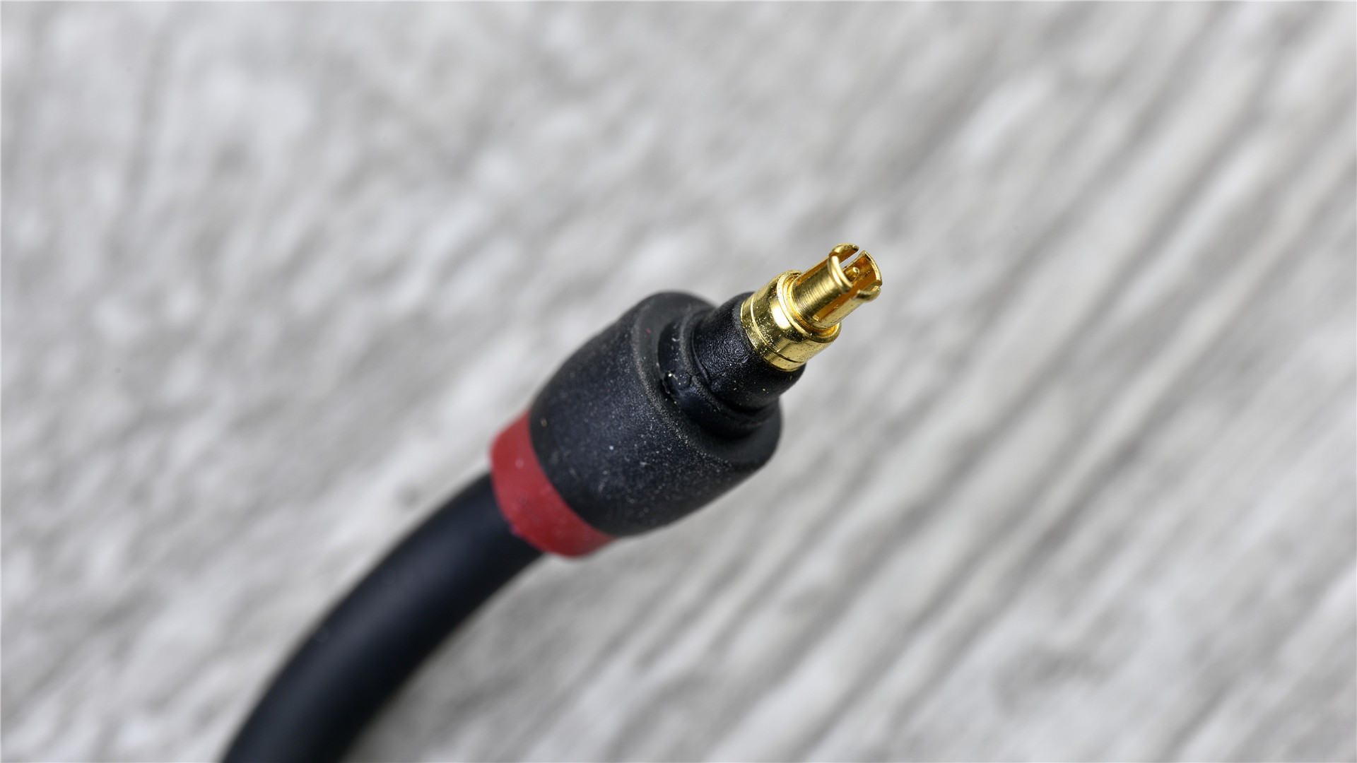 售价不到千元的高性价比专业耳机，森海塞尔IE40Pro简评