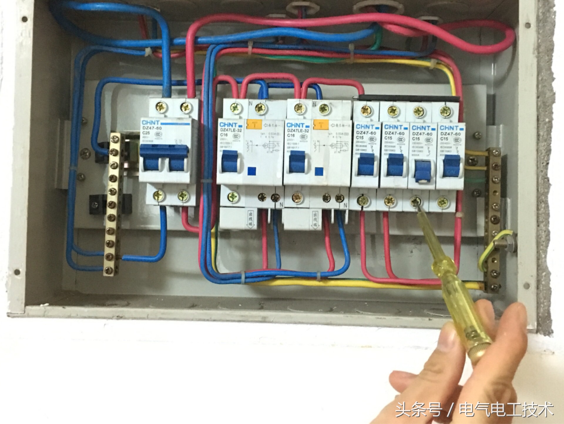 配电箱火线零线地线怎么接,家庭配电箱火线零线地线的接法