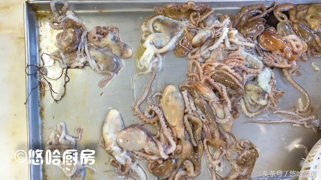 岛城中秋假期，农贸市场人挤人，海鲜价格翻倍涨，马鮹子40块1斤