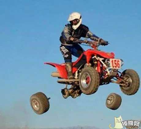 每天一贱：妹子挤完地铁，裤子就成这样了