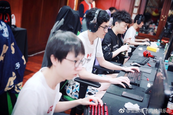 rng五周年表演赛琪琪采访,rng韩服琪琪