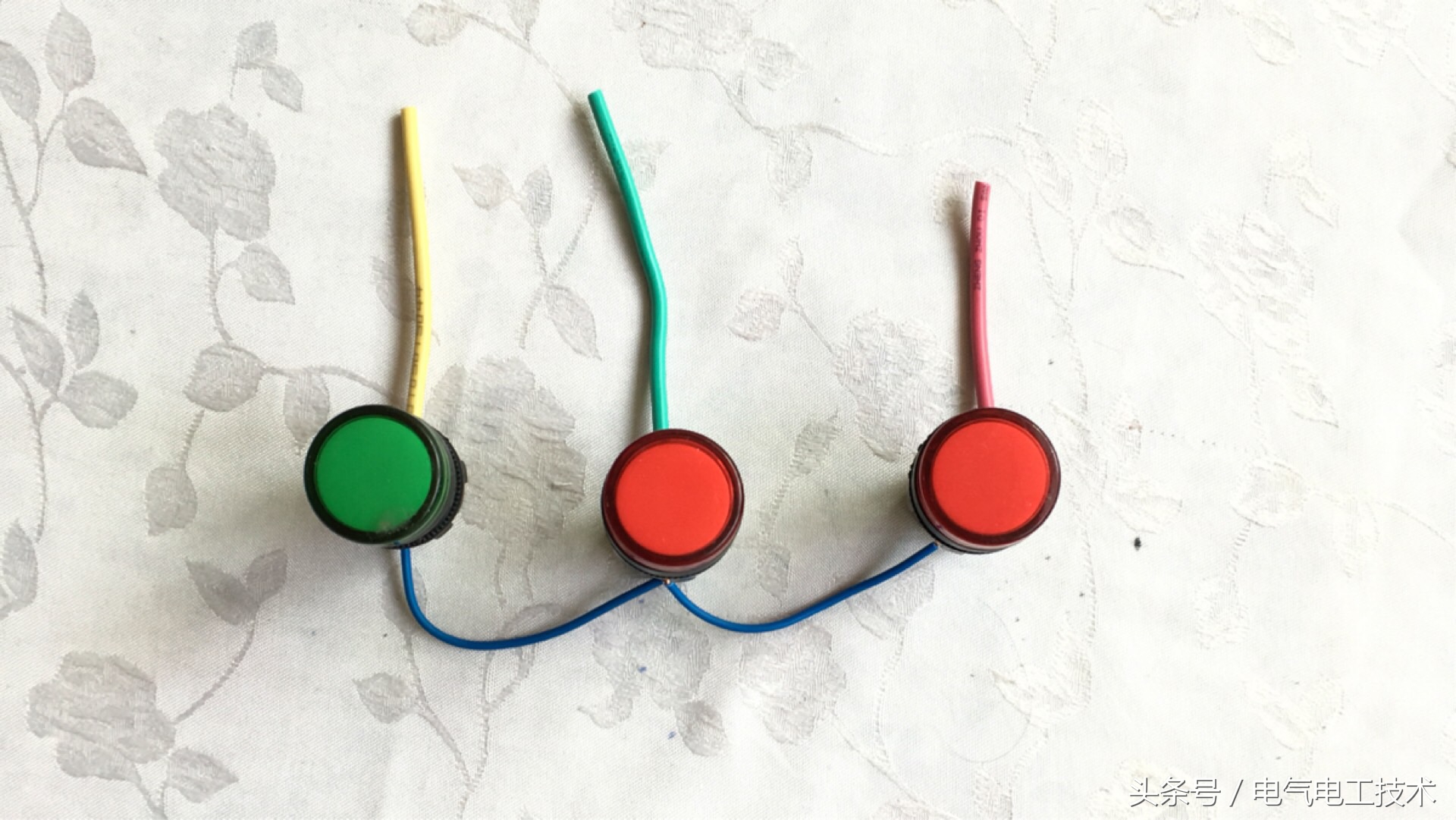 三相没有零线怎么接220v电源,没有零线380v怎么接出220v