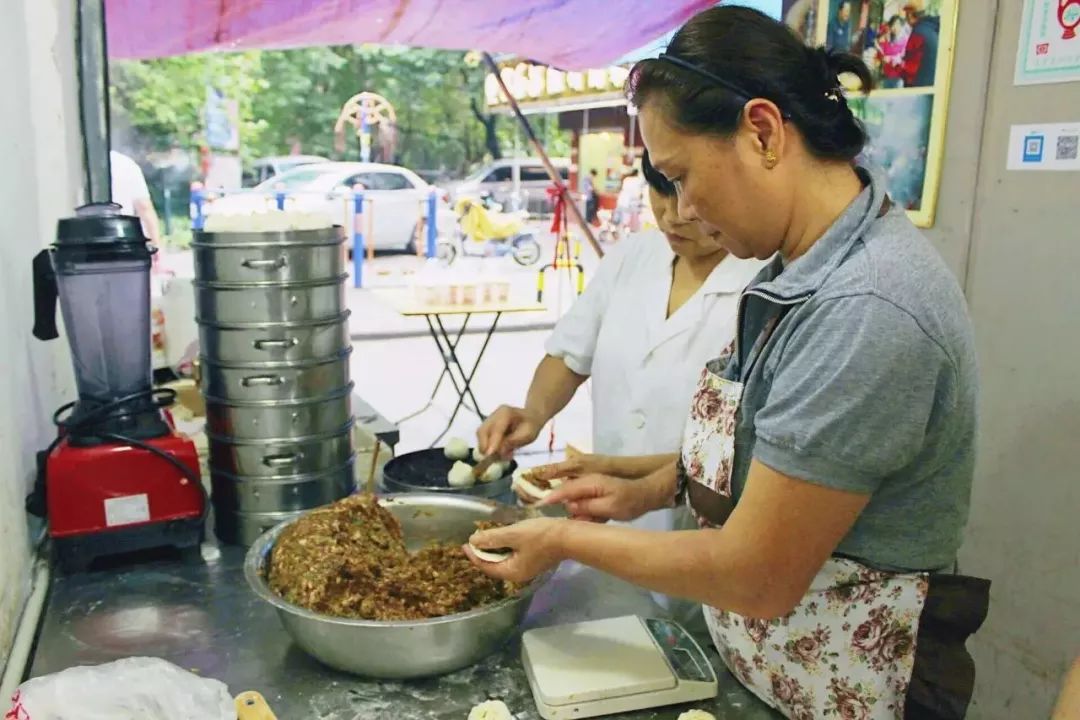 探店老字号包子店,深藏街巷29年的老牌包子
