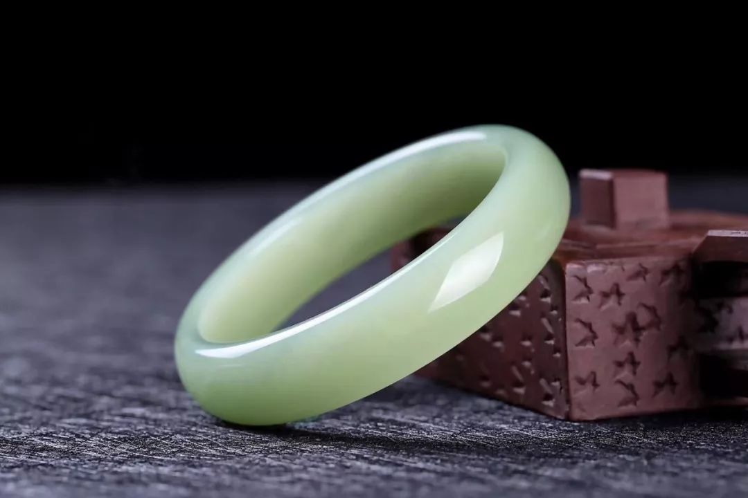 长期戴玉的人好不好,女性长期戴玉